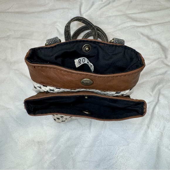 ✨ Roxy Knit Denim & Leather Crossbody Cellphone Purse - Picture 5 of 7